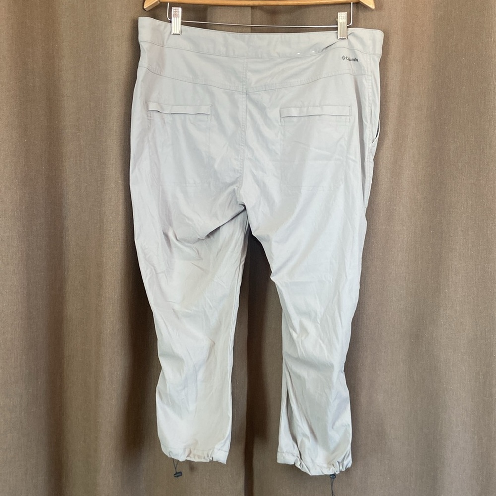 Columbia Women’s Capri Style Outdoor Pants - Picture 4 of 11